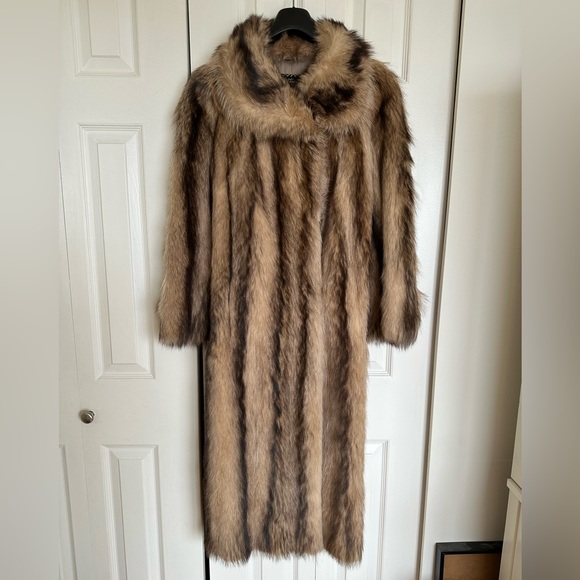 Women’s Vintage Tanuki Racoon Long Fur Coat - Picture 5 of 12